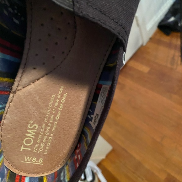 Toms - Picture 3 of 4